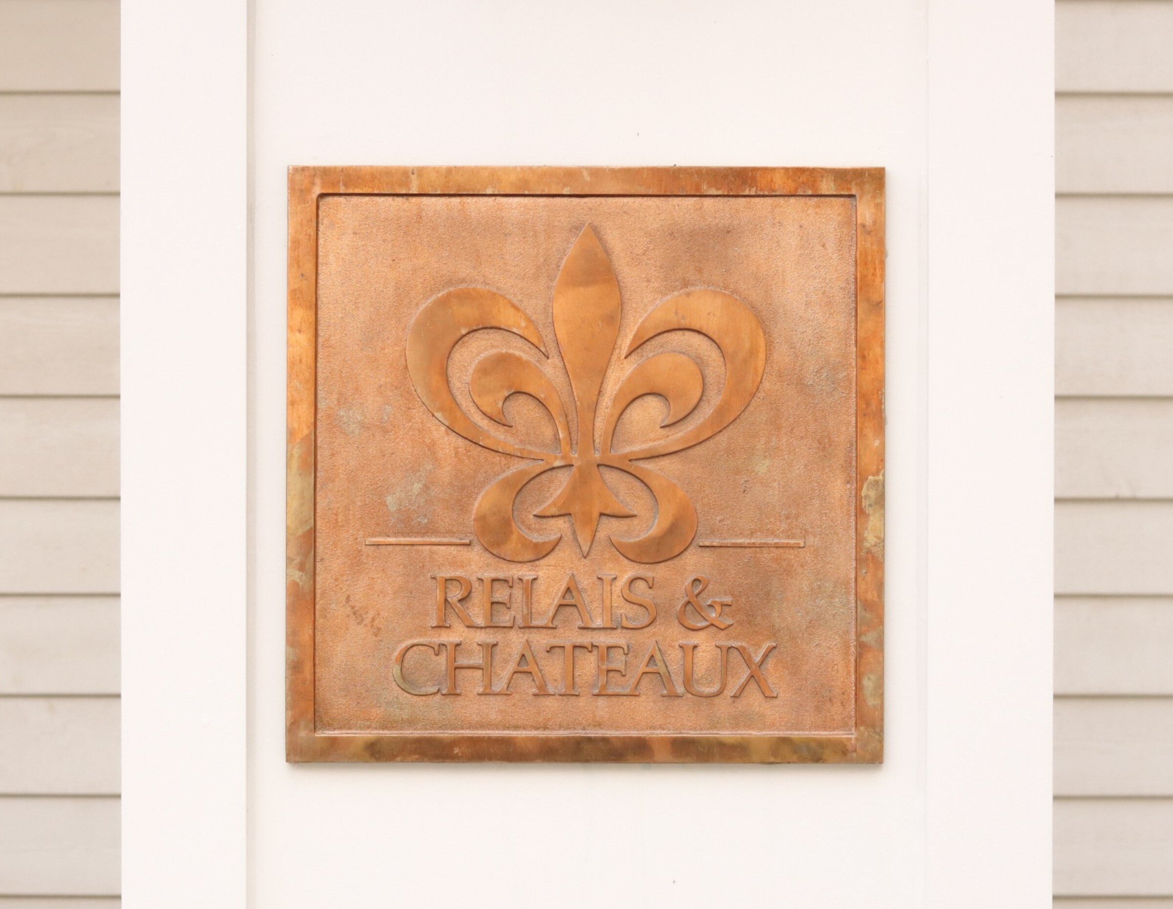 Plaque Relais & Châteaux au Manoir Hovey