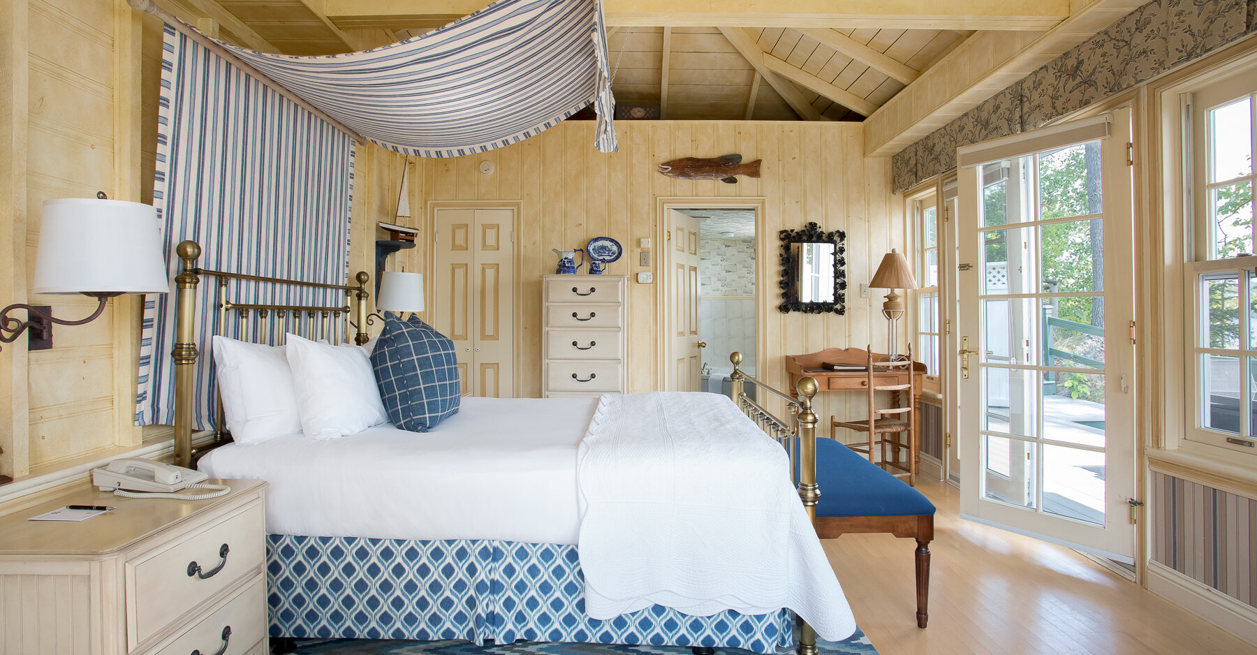 Lakeside cottage with a king-size bed and wood panelling