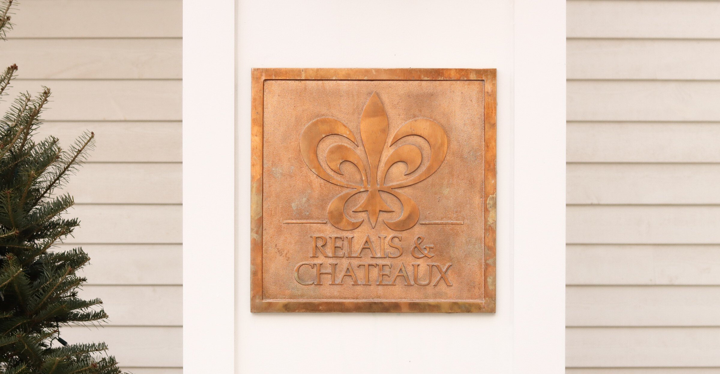 A cast-iron plate from Relais & Châteaux