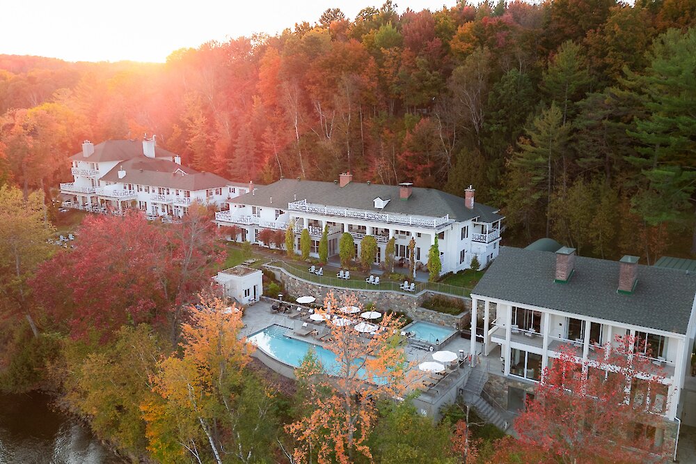 Vue aérienne du domaine au bord du lac