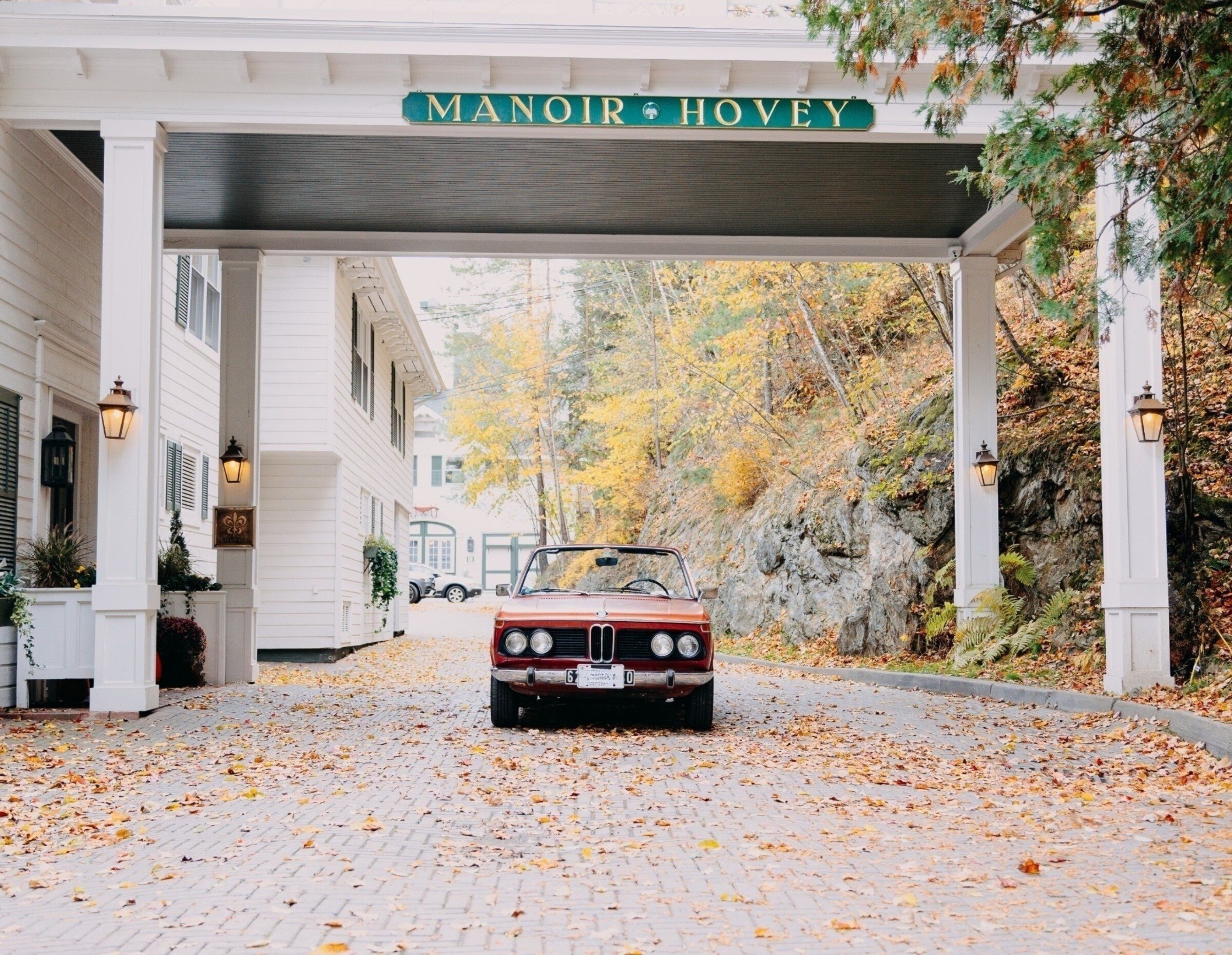 A car parked by the entrance of the Manor