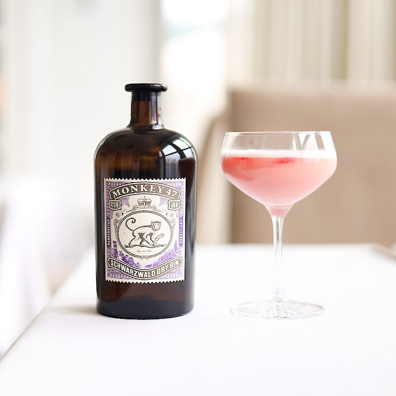 A cocktail with gin
